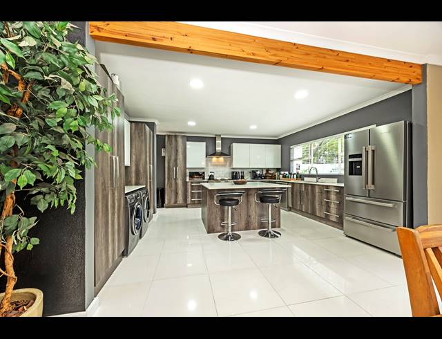 4 BEDROOM FREESTANDING SOLD IN DE LA HAYE